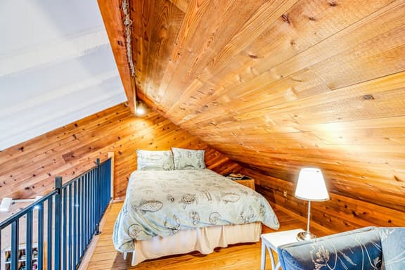 Beachfront Dog Friendly Cottage with Private Hot Tub Fireplace and Ocean Views
