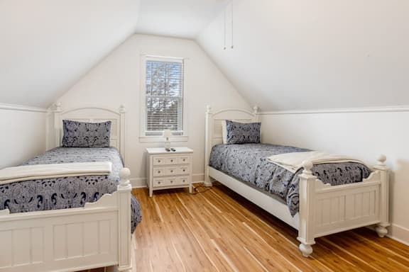 Dog Friendly Beach House with Free WiFi a Furnished Deck Hot Tub and Grill
