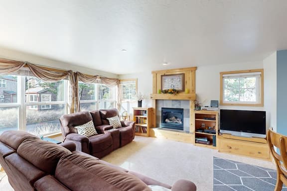 Coastal home walking distance to the beach with outdoor shower and fireplace - Image 1
