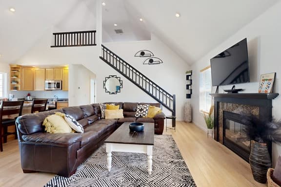 Cottage near the beach with hot tub gas fireplace washer dryer dog friendly - Image 1