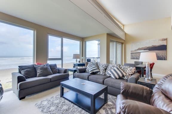 Contemporary oceanfront condo with amazing views dog friendly - Image 1