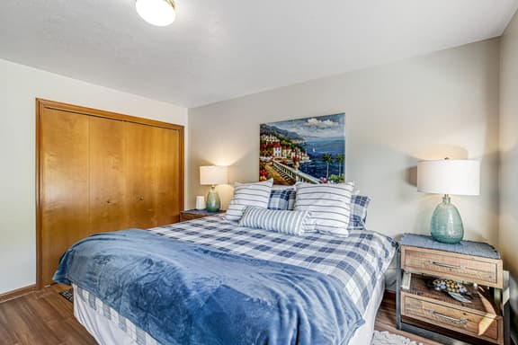 Cozy Home with Wood Stove WiFi Gas Grill and Large Deck Walk to Beach