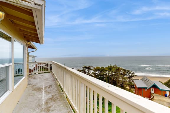 Newly Remodeled Condo with Marvelous Ocean Views Nearby Beach Access Dogs OK - Image 1