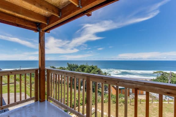 Luxurious and Spacious Renovated Condo with Gorgeous Ocean Views Dogs OK - Image 1