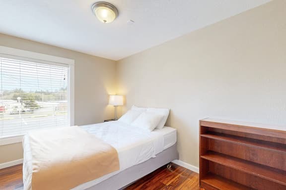 Enormous Renovated Home with Ocean Views and Easy Beach Access Dogs OK