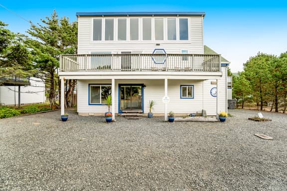 Dog friendly home across street from beach with rooftop deck and views - Image 1