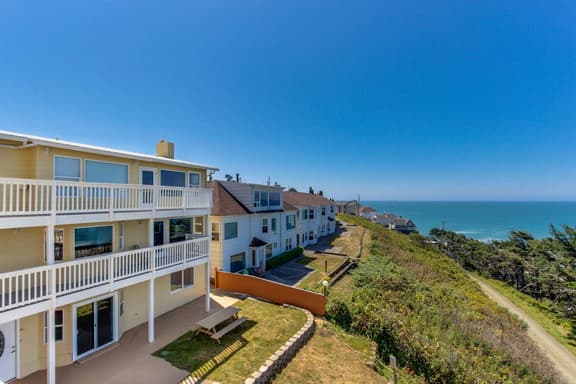 Huge Renovated Condo with Ocean Views and Nearby Beach Access Dog Friendly