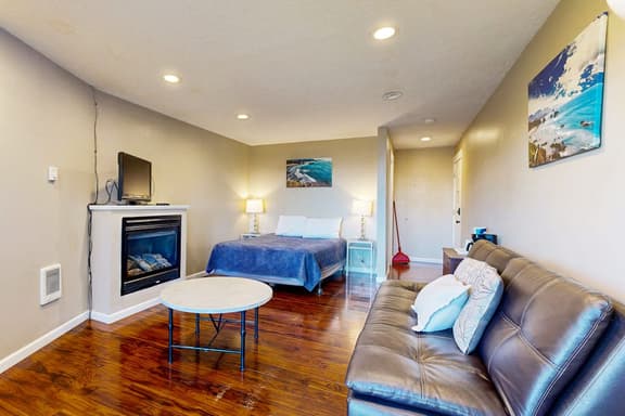Dog Friendly Studio with Private Balcony Miles of Beach just Steps Away