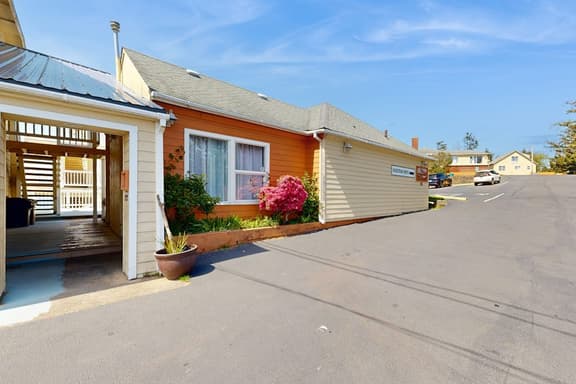 Dog Friendly Condo with Ocean Views Easy Beach Access Patio Free WiFi