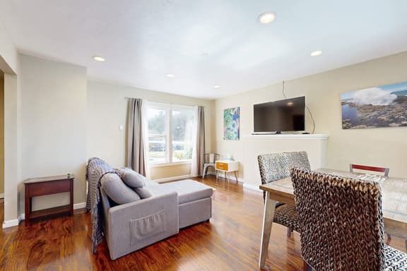 Modern Condo with Peekaboo Ocean Views Nearby Beach Access Dogs OK - Image 1