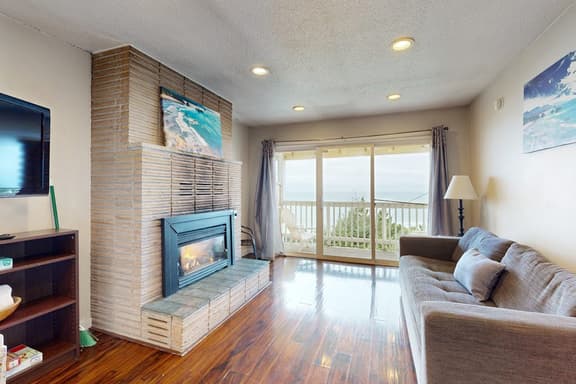 Dog Friendly Oceanview Condo with Great Location and Nearby Beach Access - Image 1