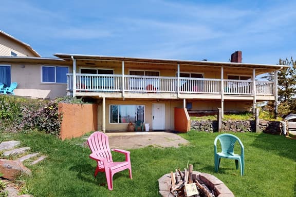 Dog Friendly Studio Condo with Ocean Views and Nearby Beach Access - Image 1