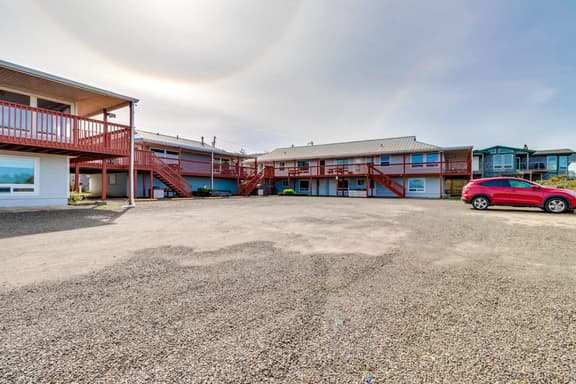 Dog Friendly Waterfront Condo with Ocean Views Moments From the Beach and Town