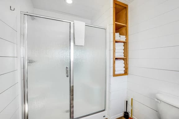 Gorgeous home overlooking the bay near a boat launch dog friendly