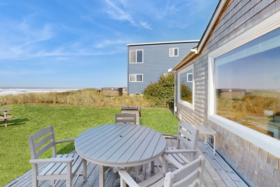 Quaint Beach Getaway with Beach Access Ocean View and Perfect Location Near Town - Image 1
