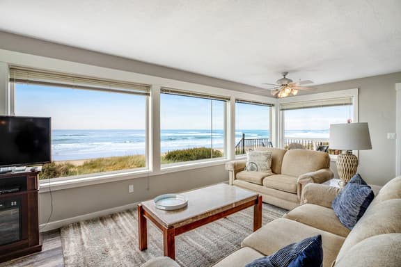 Oceanfront Dog Friendly Home with Free WiFi Perfect for a Family Beach Trip