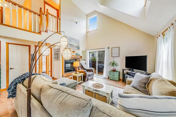 2 story home near the beach with private hot tub deck firetable and washer dryer