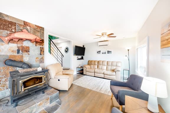 Charming Ocean View Home with Free WiFi and Private Washer Dryer Dogs Welcome