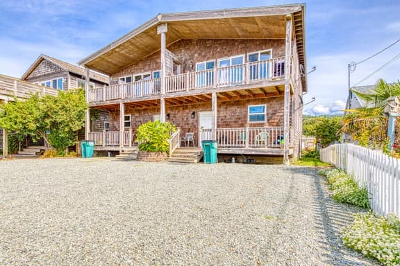 Ocean Views and Modern Interior Close to Rockaway Beach Dogs OK
