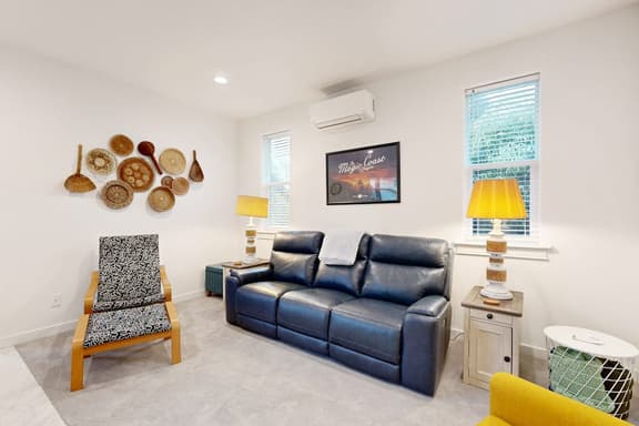 Charming coastal retreat near the beach with smart TV fireplace and games - Image 1