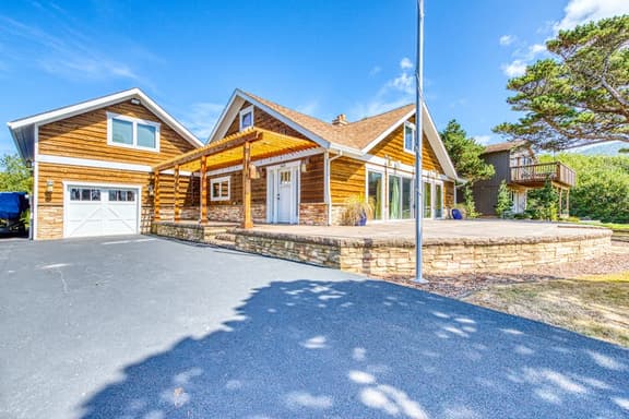 Lakefront home with furnished deck firepit and amazing views walk to the beach - Image 1