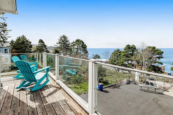Luxury Dog Friendly Home with Ocean Views Gas Fireplace Jetted Tub Deck