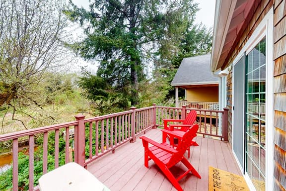 Creekside Home 5 Blocks from the Beach with Fireplace Deck Firepit Fast WiFi - Image 1
