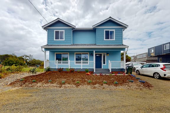 4BR home steps from the beach with private hot tub fireplace and firepit