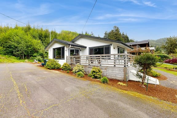 Dog friendly two story home with furnished deck mountain views and foosball table