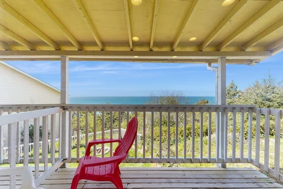 Lovely Oceanview Condo Close to the Beach Dogs Welcome