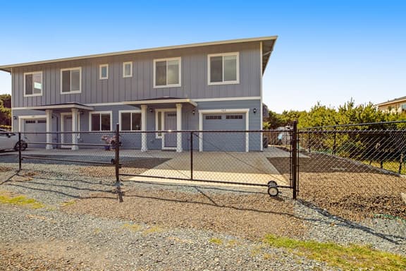 Large and convenient duplex suite with central AC and with D walk 1 minute to beach