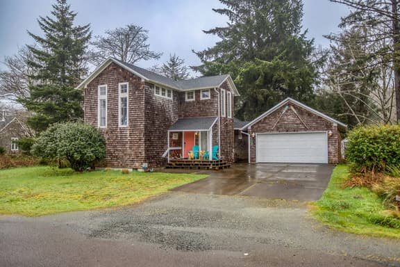 Inviting house near the beach with private hot tub and game room