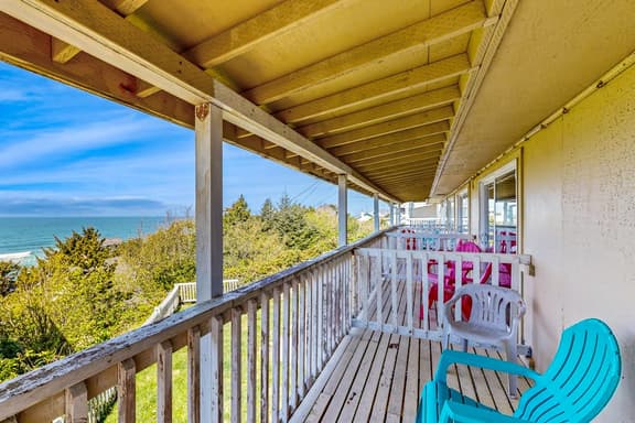 Lovely Coastal Condo with Ocean Views Walk to Beach Dogs OK