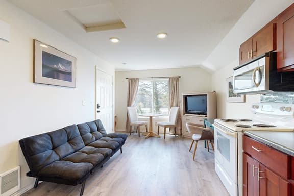 Private Hillside Condo in the Heart of Lincoln City Dog Friendly