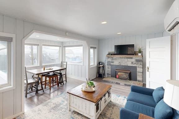 Pleasant dog friendly house with panoramic views short walk to the beach