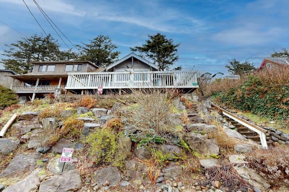 Pleasant dog friendly house with panoramic views short walk to the beach - Image 1