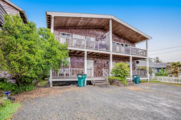 Just Across Street from Beach Ocean Views and Bright Interior Dog friendly