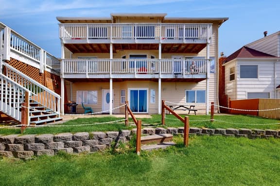 Lower Level Dog Friendly Studio with Ocean Views and Free WiFi Walk to Beach