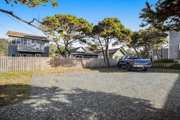 Oceanfront home with sunny deck WiFi and washer dryer