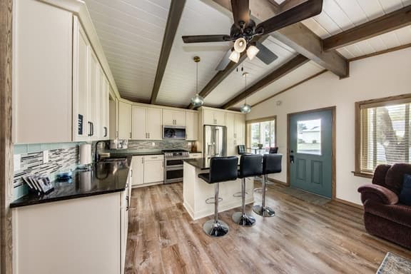 Snazzy home near the beach with private hot tub patio and grill