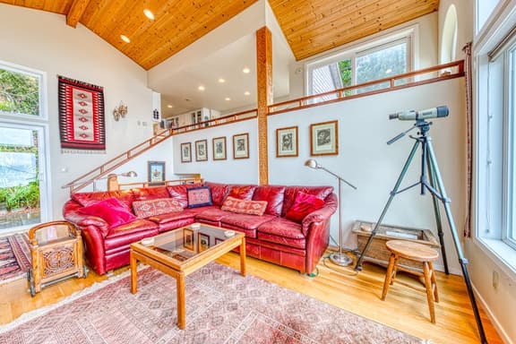 Hillside home with exceptional ocean view near the beach dog friendly - Image 1