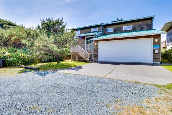 Updated Oceanfront Home with Lovely Pacific Views and Pool Table