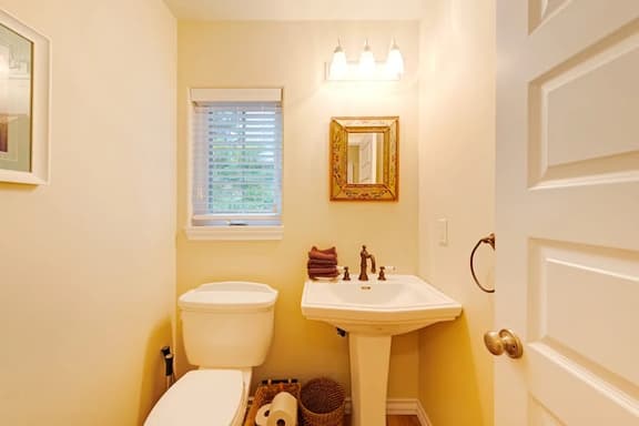 Dog friendly home with enclosed yard game room private hot tub near the beach