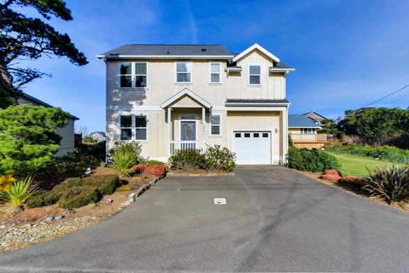 Dog Friendly Home, Ocean Views Walk to the Beach