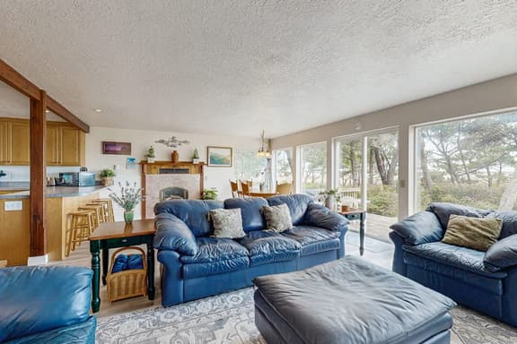 Waterfront house with bay and ocean views large deck and quiet location - Image 1