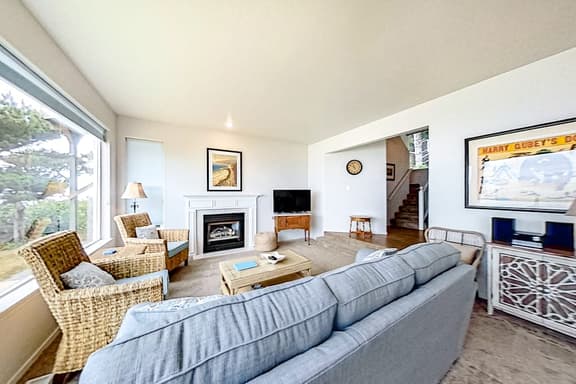 Two Story Dog Friendly Oceanfront Home with Free WiFi and Gas Fireplace