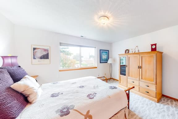 Comfy beach home with ocean views free WiFi private washer dryer and deck