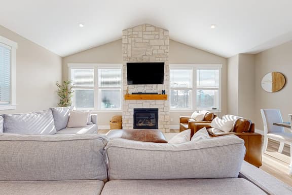 Beautiful and spacious oceanview home with hot tub and foosball table