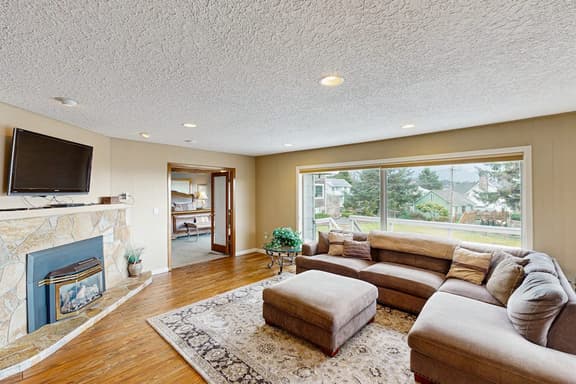 Cozy Oceanview Cottage in Great Location Close to Beach - Image 1