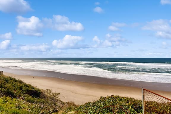 Oceanfront dog friendly home with 180 degree view deck and great location